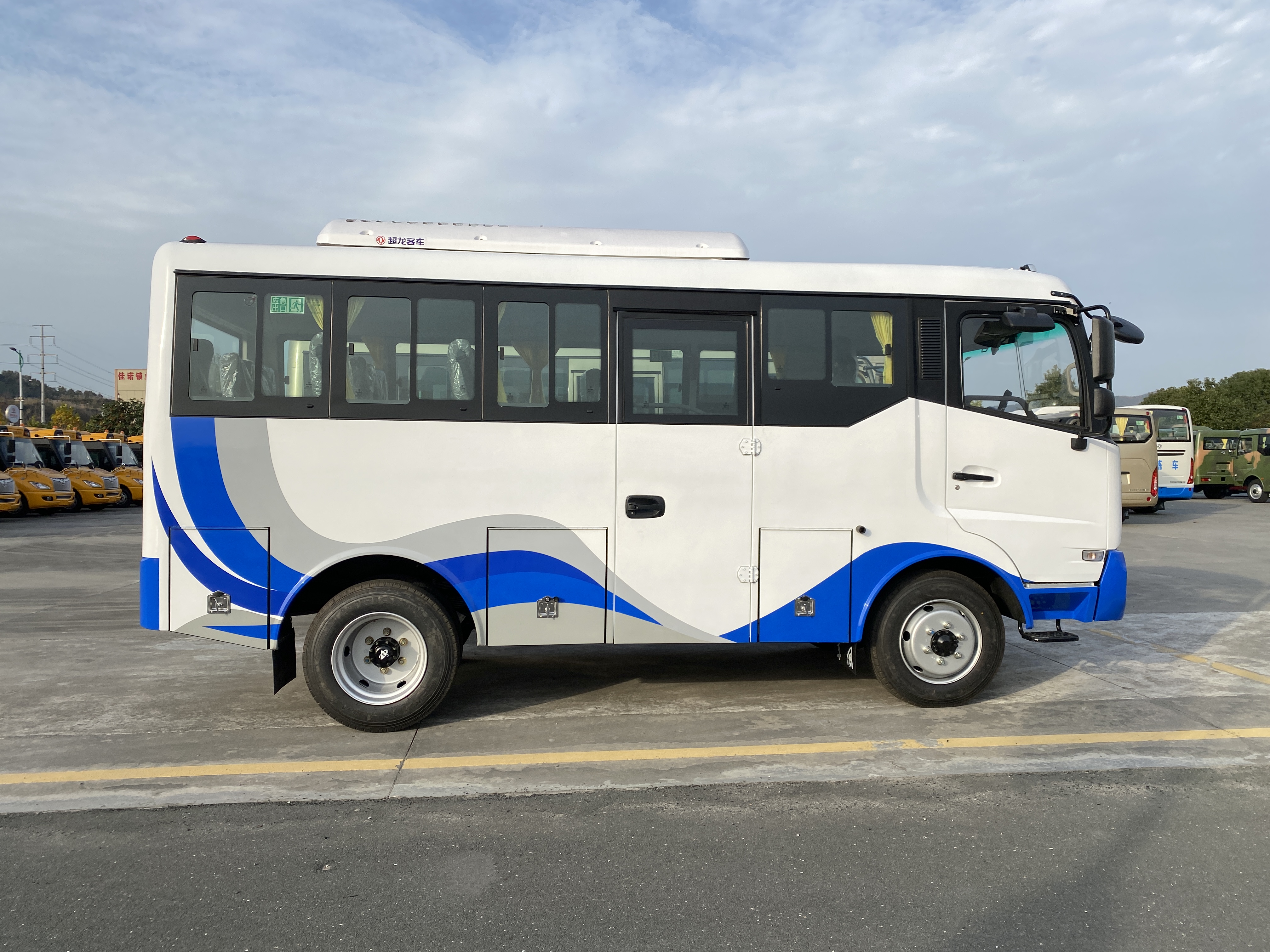 东风17座四驱通勤客车