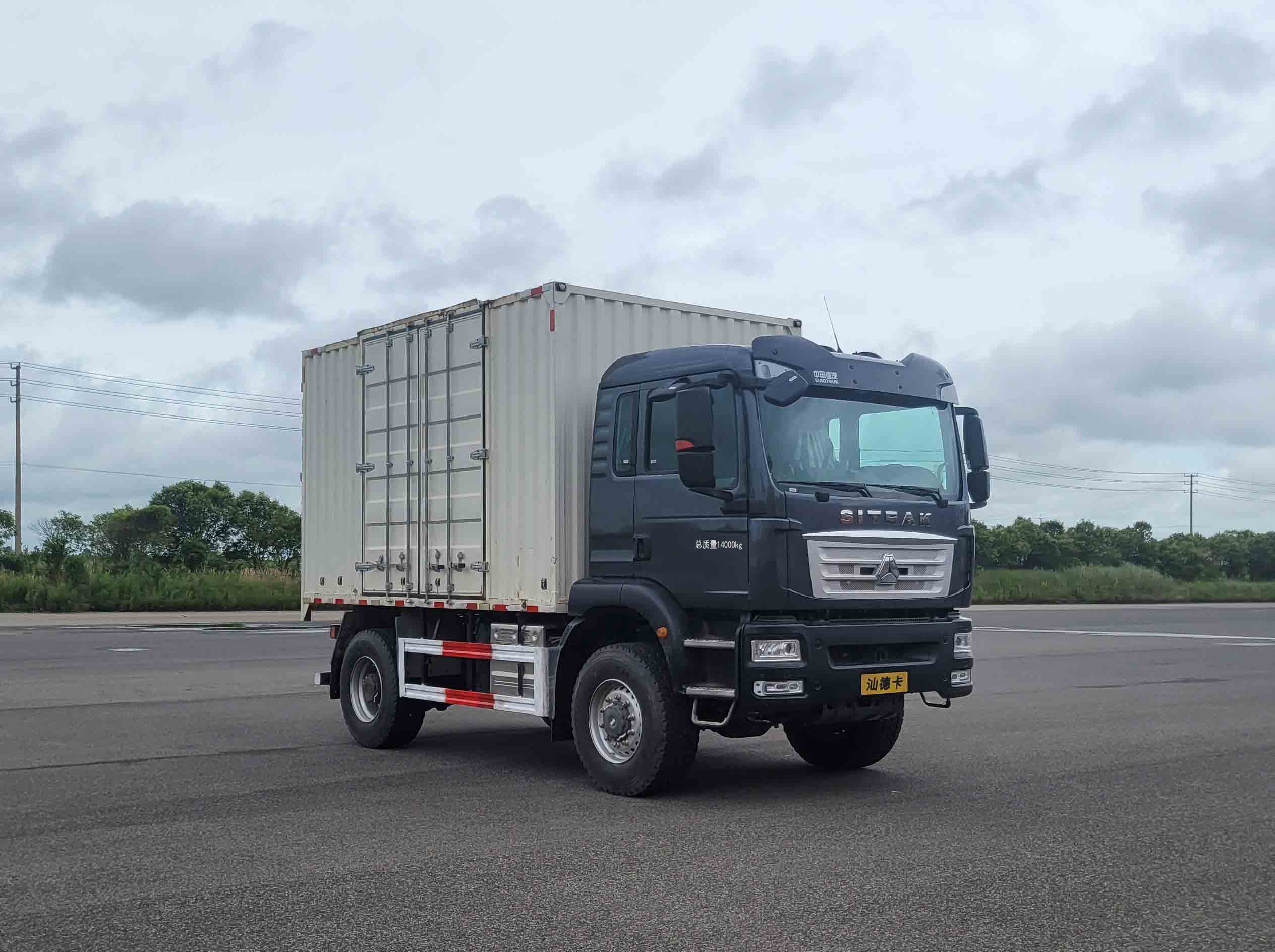 ZZ2146XXYN362GF1XP型越野厢式运输车