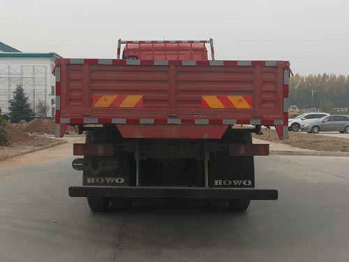 ZZ2257V455GF1型越野载货汽车