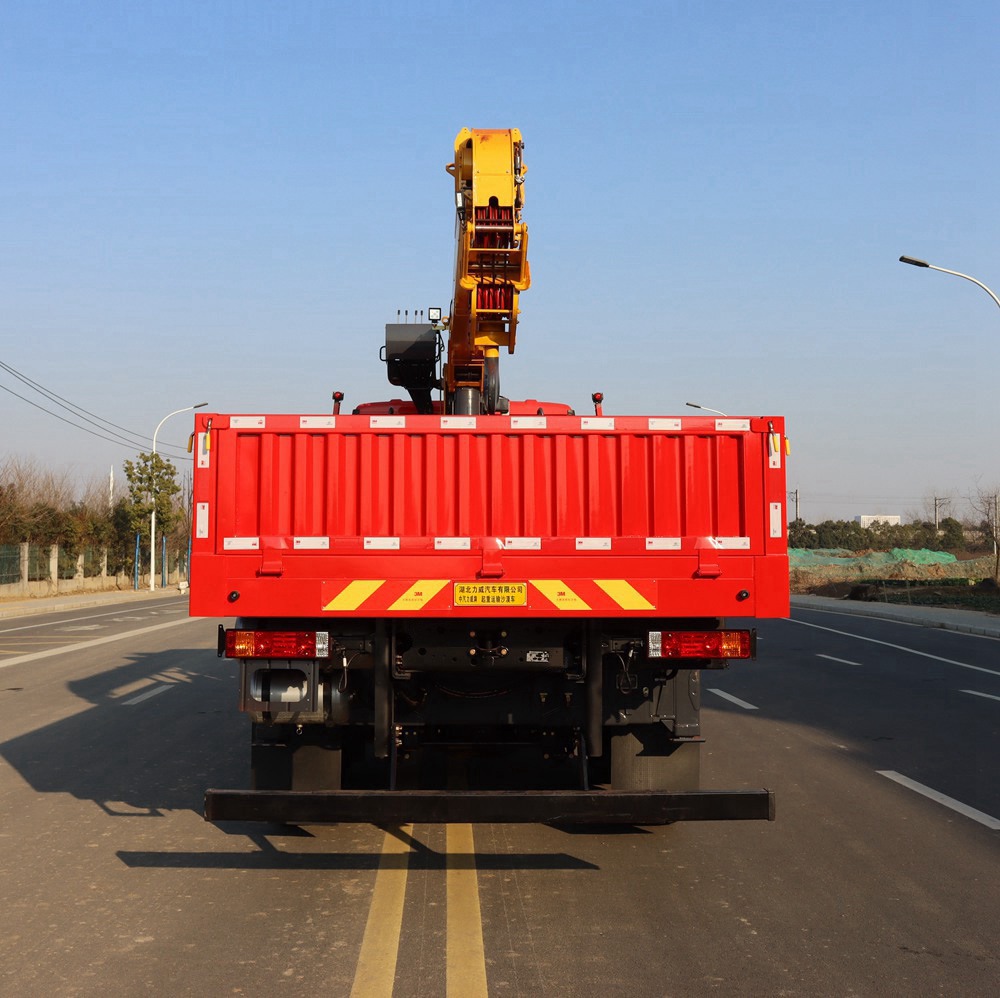 HLW5251TSMSX6型起重运输沙漠车
