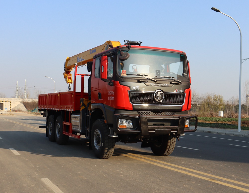 HLW5251TSMSX6型起重运输沙漠车
