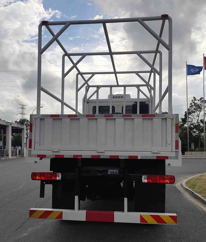 ND5140TSMZ02型沙漠车