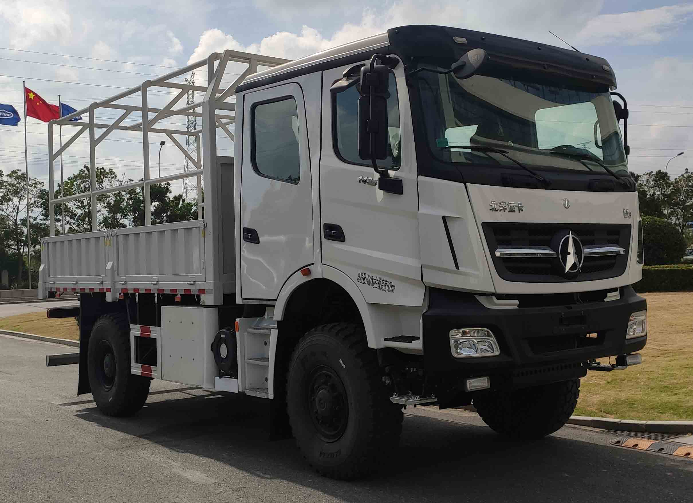 ND5140TSMZ02型沙漠车