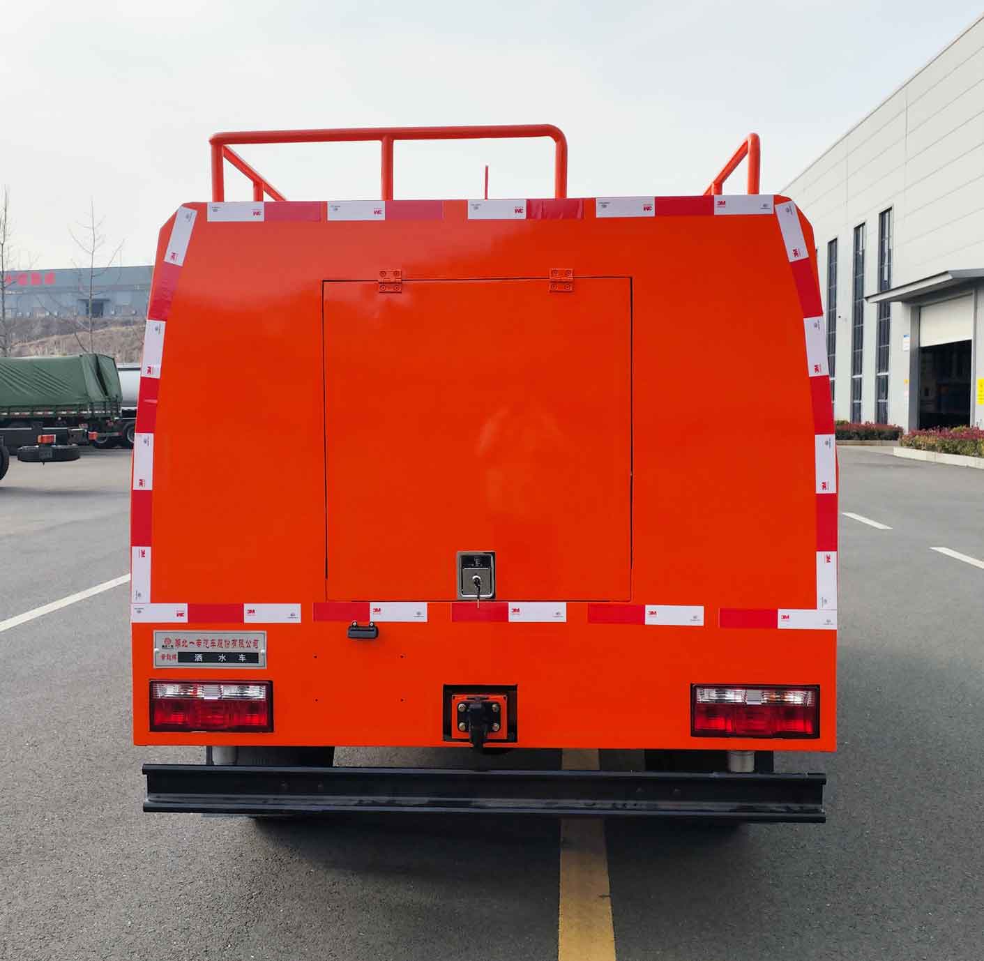 YZZ5043GSS6BW型洒水车