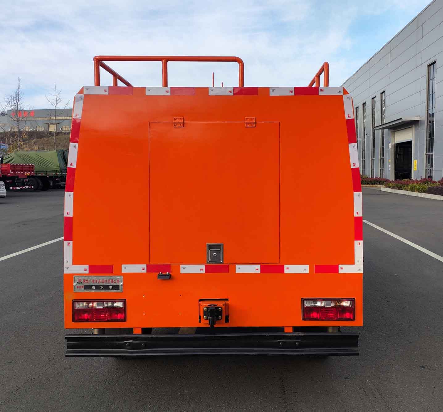 YZZ5042GSS6BW型洒水车